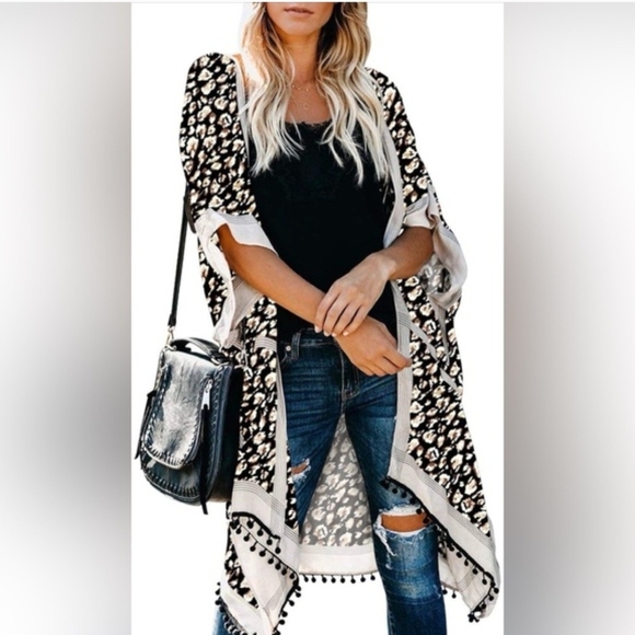 Dakotoo Sweaters - Chic NWT Leopard Print Open Front Poncho/kimono